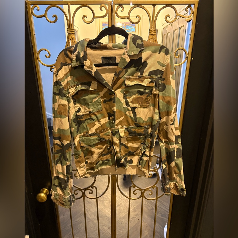 Camouflage rta Women's Jacket blazer gray hem size button detail light weight xs